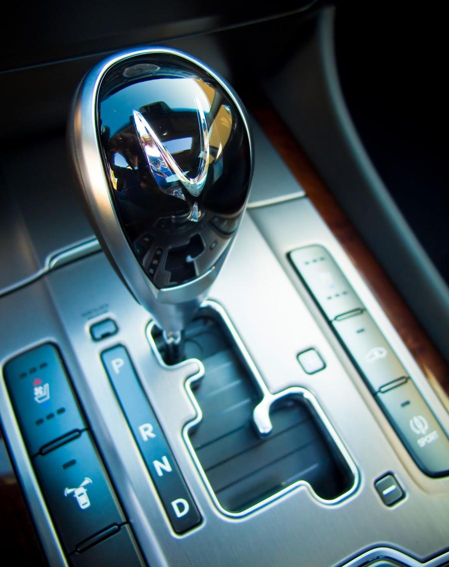  Hyundai Equus 2011 года  (фото 18 из 21)